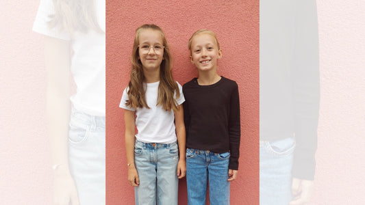 Schulsprecherinnen Anni und Mathilda unserer Schule nach ihrer Wahl zum Schülerparlament
